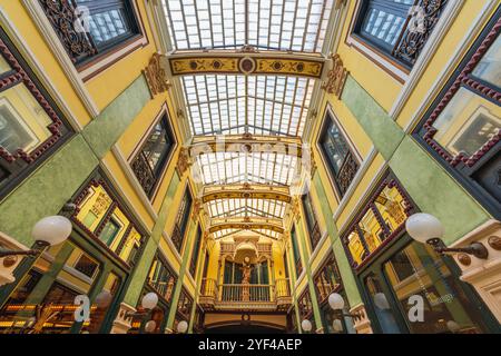 Valladolid, Espagne. 17 août 2024. Passage Gutiérrez, galerie commerciale inaugurée en 1886 à Valladolid, Espagne Banque D'Images