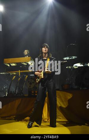 ROYAUME-UNI. 02 novembre 2024. LONDRES, ANGLETERRE - 02 NOVEMBRE : Tom Ogden de 'Blossoms' se produit à Eventim Apollo le 2 novembre 2024 à Londres, Angleterre. CAP/Mar © Mar/Capital Pictures crédit : Capital Pictures/Alamy Live News Banque D'Images