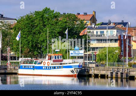 Le MS Solkust, un bateau d'excursion pour voyager vers l'île et le parc national de Blue Maiden (Bla Jungfrun), dans le port d'Oskarshamn, en Suède. Banque D'Images