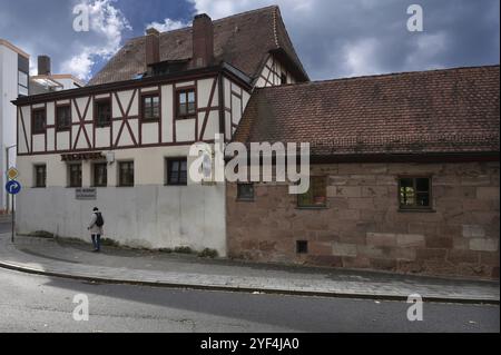 Ancienne auberge Zur Friedenslinde, core 17, XVIIIe siècle, inscrite 1764, Moegeldorfer Hauptstrasse 63, Moegeldorf, moyenne Franconie, Bavière, Allemagne, EUR Banque D'Images