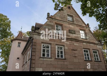 Ancien manoir Schmausenschloss, daté de 1682, aujourd'hui une branche de l'école de musique de Nuremberg. Ziegenstrasse 12, Nuremberg-Moegeldorf, moyenne-Franconie Banque D'Images