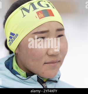 Portrait du biathlète mongol Doljinsen Munkhbat après tir à la carabine et ski. Concours régionaux juniors de biathlon coupe de l'est. Banque D'Images