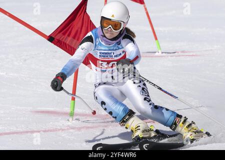 MONT MOROZNAYA, PÉNINSULE DU KAMTCHATKA, RUSSIE, 30 MARS 2019 : Championnat de ski alpin de la Fédération de Russie, slalom parallèle. Le skieur Vitalia Kaza Banque D'Images