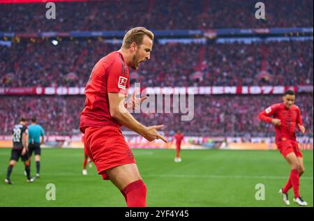 Harry Kane, FCB 9 célèbre son but, heureux, rire, célébration, 1-0 dans le match FC BAYERN MUENCHEN - 1.FC UNION BERLIN 3-0 le 2 novembre 2024 à Munich, Allemagne. Saison 2024/2025, 1.Bundesliga, FCB,, Muenchen, journée 9, 9.Spieltag photographe : ddp images / STAR-images - LA RÉGLEMENTATION DFL INTERDIT TOUTE UTILISATION DE PHOTOGRAPHIES comme SÉQUENCES D'IMAGES et/ou QUASI-VIDÉO - Banque D'Images