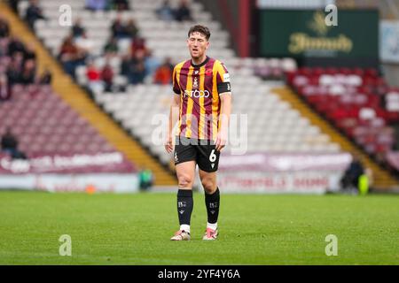 The University of Bradford Stadium, Bradford, Angleterre - 2 novembre 2024 Richard Smallwood (6) de Bradford City - pendant le match Bradford City v Aldershot, F.A. Cup 1er tour, 2024/25, The University of Bradford Stadium, Bradford, Angleterre - 2 novembre 2024 crédit : Mathew Marsden/WhiteRosePhotos/Alamy Live News Banque D'Images