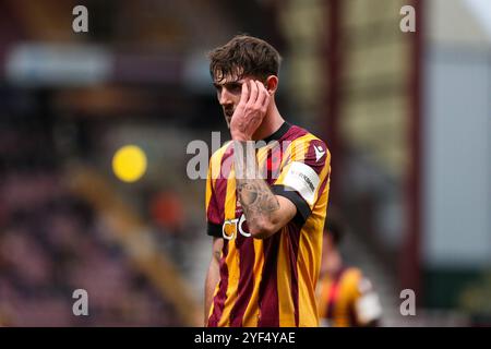 University of Bradford Stadium, Bradford, Angleterre - 2 novembre 2024 Oliver Sanderson (21) de Bradford City - pendant le match Bradford City v Aldershot, F.A. Cup 1er tour, 2024/25, University of Bradford Stadium, Bradford, Angleterre - 2 novembre 2024 crédit : Mathew Marsden/WhiteRosePhotos/Alamy Live News Banque D'Images