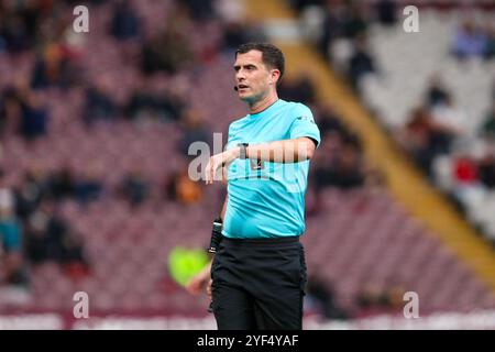 Stade de l'Université de Bradford, Bradford, Angleterre - 2 novembre 2024 arbitre Craig Hicks - pendant le match Bradford City v Aldershot, F.A. Cup 1er tour, 2024/25, stade de l'Université de Bradford, Bradford, Angleterre - 2 novembre 2024 crédit : Mathew Marsden/WhiteRosePhotos/Alamy Live News Banque D'Images