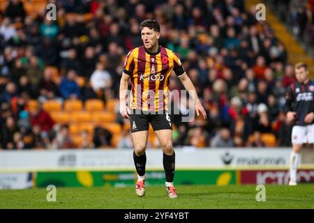 The University of Bradford Stadium, Bradford, Angleterre - 2 novembre 2024 Richard Smallwood (6) de Bradford City - pendant le match Bradford City v Aldershot, F.A. Cup 1er tour, 2024/25, The University of Bradford Stadium, Bradford, Angleterre - 2 novembre 2024 crédit : Mathew Marsden/WhiteRosePhotos/Alamy Live News Banque D'Images