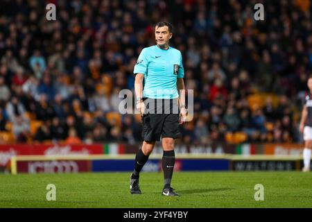 Stade de l'Université de Bradford, Bradford, Angleterre - 2 novembre 2024 arbitre Craig Hicks - pendant le match Bradford City v Aldershot, F.A. Cup 1er tour, 2024/25, stade de l'Université de Bradford, Bradford, Angleterre - 2 novembre 2024 crédit : Mathew Marsden/WhiteRosePhotos/Alamy Live News Banque D'Images