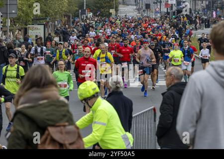 Bruxelles, Belgique. 03 Nov, 2024. Les coureurs participent à la course du marathon de Bruxelles le dimanche 03 novembre 2024 à Bruxelles. BELGA PHOTO NICOLAS MAETERLINCK crédit : Belga News Agency/Alamy Live News Banque D'Images