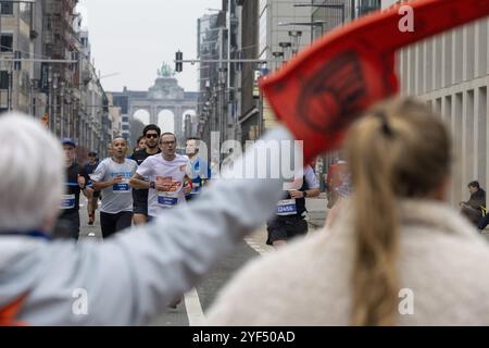 Bruxelles, Belgique. 03 Nov, 2024. Les coureurs participent à la course du marathon de Bruxelles le dimanche 03 novembre 2024 à Bruxelles. BELGA PHOTO NICOLAS MAETERLINCK crédit : Belga News Agency/Alamy Live News Banque D'Images