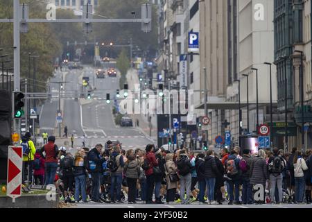 Bruxelles, Belgique. 03 Nov, 2024. Les coureurs participent à la course du marathon de Bruxelles le dimanche 03 novembre 2024 à Bruxelles. BELGA PHOTO NICOLAS MAETERLINCK crédit : Belga News Agency/Alamy Live News Banque D'Images