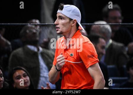 Paris, France, France. 2 novembre 2024. Le Français Ugo HUMBERT célèbre son point lors de la sixième journée du tournoi de tennis Rolex Paris Masters 1000 à Accor Arena le 2 novembre 2024 à Paris. (Crédit image : © Matthieu Mirville/ZUMA Press Wire) USAGE ÉDITORIAL SEULEMENT! Non destiné à UN USAGE commercial ! Banque D'Images