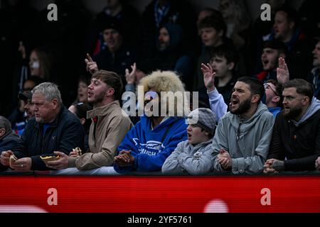 VBS Community Stadium, Londres, Royaume-Uni. 3 novembre 2024. FA Cup First Round Football, Sutton United versus Birmingham City ; Birmingham fans Credit : action plus Sports/Alamy Live News Banque D'Images