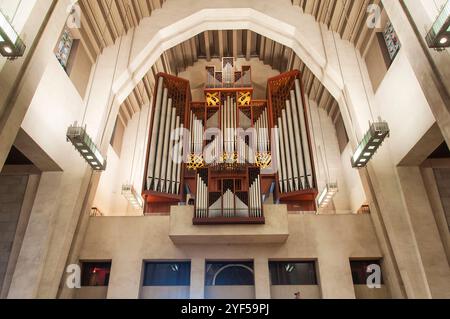 L'intérieur historique et l'orgue à pipe de l'Oratoire Saint-Joseph du Mont-Royal à Montréal Canada par une journée ensoleillée. Banque D'Images