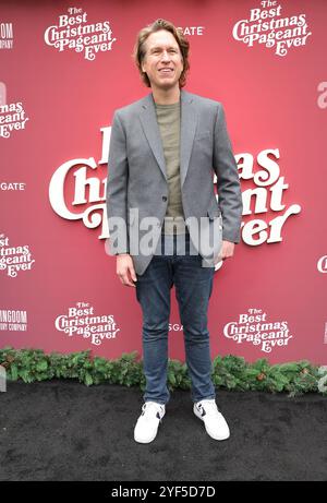 LOS ANGELES, CA - 2 NOVEMBRE : Pete Holmes à la première de Los Angeles à l'AMC at The Grove le 2 novembre 2024 à Los Angeles, Californie. Crédit Faye Sadou/MediaPunch Banque D'Images