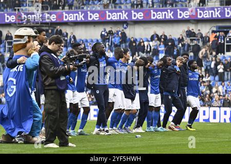 Genk, Belgique. 03 Nov, 2024. Les joueurs de Genk célèbrent après avoir remporté un match de football entre le KRC Genk et le Royal Antwerp FC, dimanche 03 novembre 2024 à Genk, le jour 13 de la saison 2024-2025 de la première division du championnat belge 'Jupiler Pro League'. BELGA PHOTO JOHAN Eyckens crédit : Belga News Agency/Alamy Live News Banque D'Images