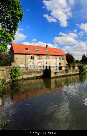 Le vieux moulin sur la rivière Meden, Church Warsop village, Nottinghamshire, Angleterre, Royaume-Uni Banque D'Images