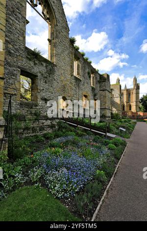 Les jardins du palais à Southwell Minster, Southwell market Town, Nottinghamshire, Angleterre, Royaume-Uni Banque D'Images