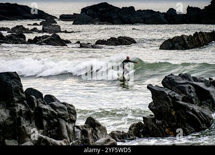 Surfez à Duckpool Beach, NR Bude, Cornouailles du Nord Banque D'Images