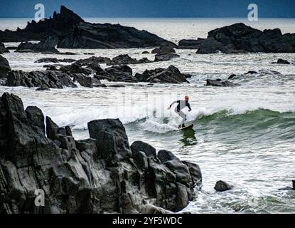 Surfez à Duckpool Beach, NR Bude, Cornouailles du Nord Banque D'Images