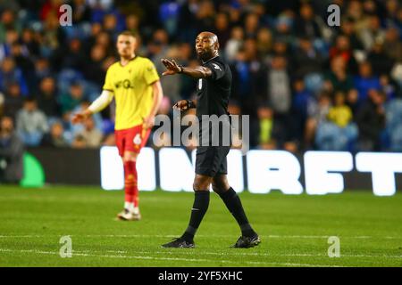 Hillsborough Stadium, Sheffield, Angleterre - 2 novembre 2024 arbitre Sam Allison - pendant le match Sheffield Wednesday v Watford, EFL Championship, 2024/25, Hillsborough Stadium, Sheffield, Angleterre - 2 novembre 2024 crédit : Arthur Haigh/WhiteRosePhotos/Alamy Live News Banque D'Images