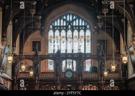 Lincoln’s Inn Great Hall avec vitrail historique à blason. Londres, Angleterre Banque D'Images