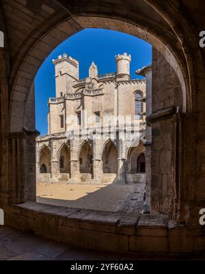 Cloître à la cathédrale de Béziers, département de l'Hérault en Occitanie, France. Banque D'Images