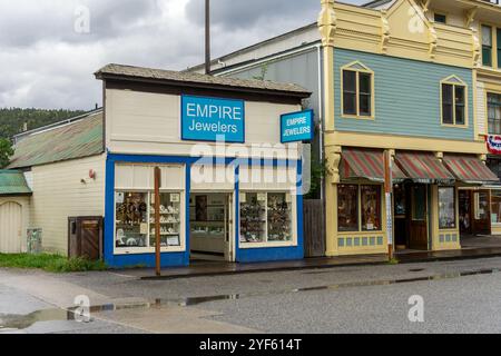 Skagway, Alaska, États-Unis - 23 septembre 2024 : extérieur d'une bijouterie dans la ville de Skagway, en Alaska, ruée vers l'or du Klondike. Banque D'Images