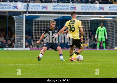 Gus Scott-Morriss jouant pour Southend Utd contre Charlton Athletic au premier tour de la FA Cup à Roots Hall, Southend on Sea, Essex, Royaume-Uni Banque D'Images