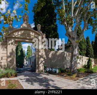 Entrée au cimetière Vieux, Béziers, département de l'Hérault dans la région Occitanie, France. Banque D'Images