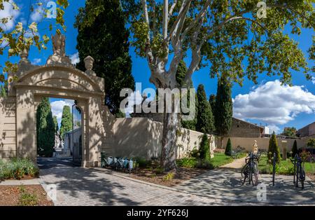 Entrée au cimetière Vieux, Béziers, département de l'Hérault dans la région Occitanie, France. Banque D'Images