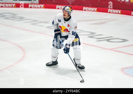 Konrad Abeltshauser (EHC Red Bull Muenchen, #16), GER, Loewen Frankfurt v. EHC Red Bull Muenchen, Eishockey, Penny-DEL, 15. Spieltag, Spielzeit 2024/2025, 03.11.2024. Foto : Eibner-Pressefoto/Florian Wiegand Banque D'Images