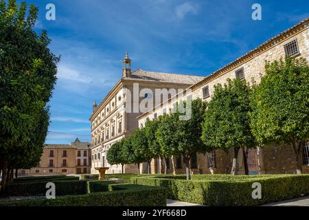 Plaza Vázquez de Molina avec jardins dans la ville de Úbeda, site du patrimoine mondial de l'UNESCO, Jaén, Andalousie, Espagne Banque D'Images