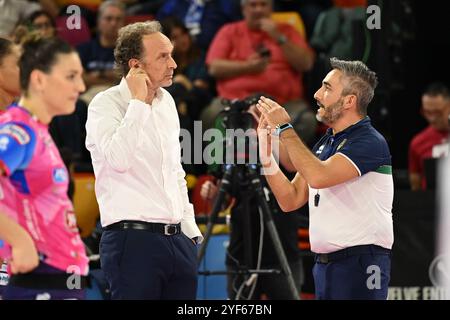 Lorenzo Bernardi entraîneur-chef (Igor Novara) lors du match il Bisonte Firenze vs Igor Gorgonzola Novara, Volleyball Italien Serie A1 féminin à Florence, Italie, le 03 novembre 2024 Banque D'Images