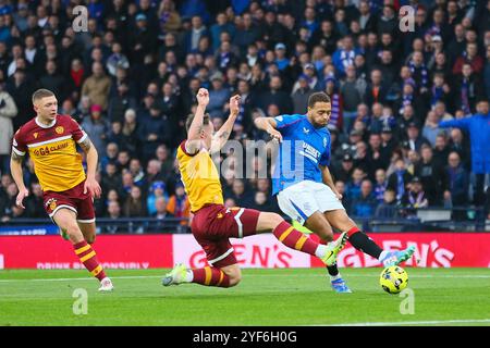 Glasgow, Royaume-Uni. 03 Nov, 2024. La deuxième demi-finale de la premier Sports Cup entre Motherwell FC et Rangers FC s'est déroulée à Hampden Park, Glasgow, Écosse, Royaume-Uni. Le score final était Motherwell 1 - 2 Rangers. Les buts ont été marqués par Celtic aller en finale pour jouer le vainqueur entre Rangers et Motherwell. Les buts ont été marqués par Un Halliday, Motherwell, 25 minutes. C Dessers, Rangers 49 minutes et N. Bajrami 81 minutes. La finale sera entre Celtic et Rangers. Crédit : Findlay/Alamy Live News Banque D'Images