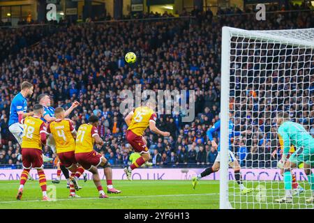 Glasgow, Royaume-Uni. 03 Nov, 2024. La deuxième demi-finale de la premier Sports Cup entre Motherwell FC et Rangers FC s'est déroulée à Hampden Park, Glasgow, Écosse, Royaume-Uni. Le score final était Motherwell 1 - 2 Rangers. Les buts ont été marqués par Celtic aller en finale pour jouer le vainqueur entre Rangers et Motherwell. Les buts ont été marqués par Un Halliday, Motherwell, 25 minutes. C Dessers, Rangers 49 minutes et N. Bajrami 81 minutes. La finale sera entre Celtic et Rangers. Crédit : Findlay/Alamy Live News Banque D'Images