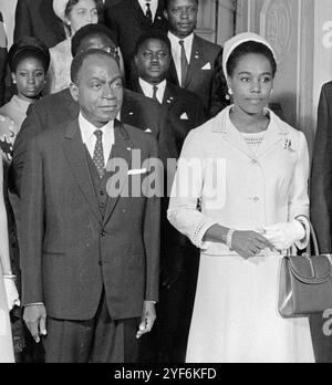 Le président ivoirien Félix Houphouët-Boigny, Félix Houphouët-Boigny (1905-1993), homme politique ivoirien qui fut le premier président de la Côte d'Ivoire et son épouse Marie-Thérèse Houphouët-Boigny Banque D'Images