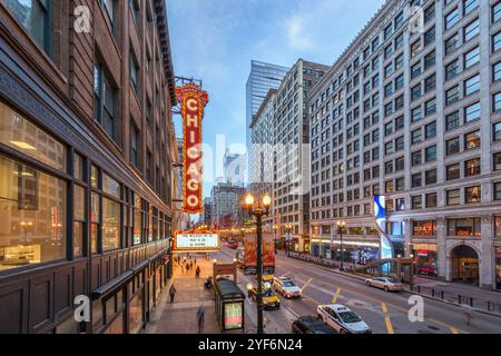 CHICAGO, ILLINOIS - 10 MAI 2018 : le théâtre de Chicago landmark sur State Street au crépuscule. Le théâtre historique date de 1921. Banque D'Images