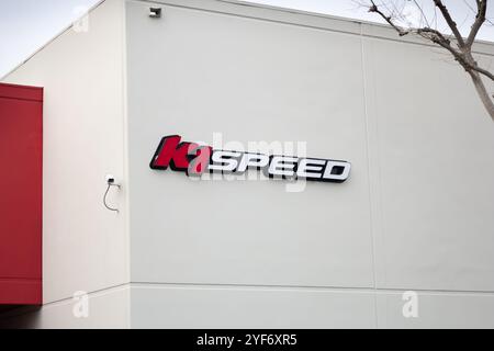 Irvine, Californie, États-Unis - 03-01-2019 : une vue d'un panneau de façade de magasin pour l'installation de course intérieure de Go-kart électrique connue sous le nom de K1 Speed. Banque D'Images