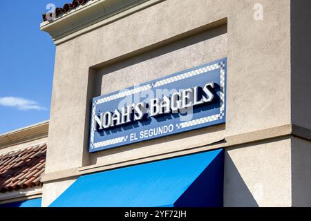 El Segundo, Californie, États-Unis - 03-08-2019 : une vue d'un panneau de façade de magasin pour Noah's Bagels. Banque D'Images
