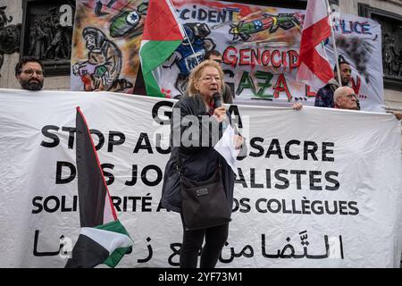 Paris, France. 02 novembre 2024. Olivier Donnars/le Pictorium - rassemblement de plusieurs syndicats et collectifs de journalistes - 02/11/2024 - France/Paris - plusieurs syndicats et collectifs de journalistes se sont réunis place de la République à Paris pour marquer la Journée internationale de lutte contre l'impunité pour les crimes commis contre les journalistes. Crédit : LE PICTORIUM/Alamy Live News Banque D'Images