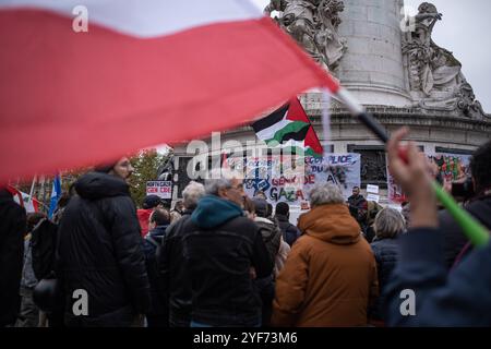 Paris, France. 02 novembre 2024. Olivier Donnars/le Pictorium - rassemblement de plusieurs syndicats et collectifs de journalistes - 02/11/2024 - France/Paris - plusieurs syndicats et collectifs de journalistes se sont réunis place de la République à Paris pour marquer la Journée internationale de lutte contre l'impunité pour les crimes commis contre les journalistes. Crédit : LE PICTORIUM/Alamy Live News Banque D'Images