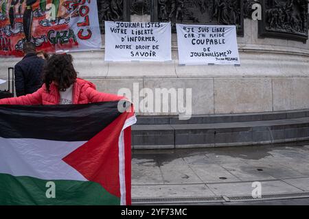 Paris, France. 02 novembre 2024. Olivier Donnars/le Pictorium - rassemblement de plusieurs syndicats et collectifs de journalistes - 02/11/2024 - France/Paris - plusieurs syndicats et collectifs de journalistes se sont réunis place de la République à Paris pour marquer la Journée internationale de lutte contre l'impunité pour les crimes commis contre les journalistes. Crédit : LE PICTORIUM/Alamy Live News Banque D'Images