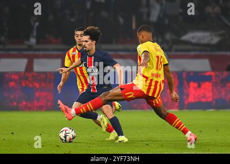 Paris, France. 03 Nov, 2024. Julien Mattia/le Pictorium - 10e jour de Ligue 1 : PSG-RC Lens au Parc des Princes, 2 novembre 2024. - 03/11/2024 - France/Ile-de-France (région)/Paris - 10ème journée de Ligue 1 Mc Donald's, entre le PSG et le RC Lens au Parc des Princes, le 2 novembre 2024. Crédit : LE PICTORIUM/Alamy Live News Banque D'Images