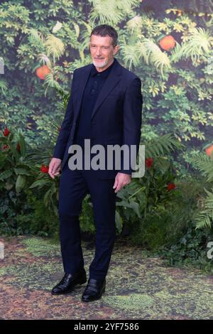 Londres, Royaume-Uni. 3 novembre 2024. Antonio Banderas assiste à la première mondiale de Paddington au Pérou à Leicester Square, 2024 à Londres, Angleterre, Royaume-Uni. Crédit : S.A. / Alamy Live News Banque D'Images