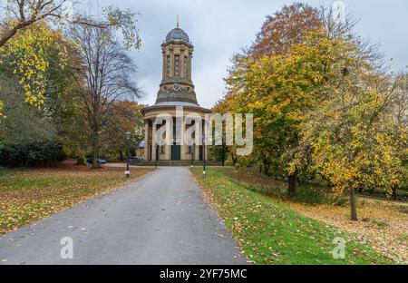 Église réformée unie de Saltaire dans la ville historique de Saltaire, Yorkshire, un site du patrimoine mondial conçu par Titus Salt, propriétaire d'une usine de sels. Banque D'Images