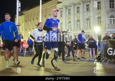 Zagreb, Croatie. 03 Nov, 2024. Les gens participent à la 13e course de 10 km de Zagreb Night le 3 novembre 2024. À Zagreb, Croatie. Photo : Sanjin Strukic/PIXSELL crédit : Pixsell/Alamy Live News Banque D'Images