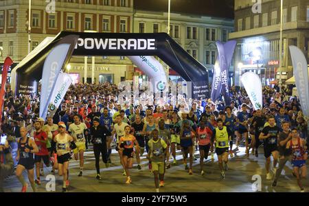 Zagreb, Croatie. 03 Nov, 2024. Les gens participent à la 13e course de 10 km de Zagreb Night le 3 novembre 2024. À Zagreb, Croatie. Photo : Sanjin Strukic/PIXSELL crédit : Pixsell/Alamy Live News Banque D'Images