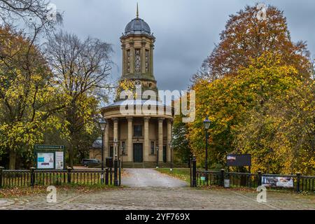Église réformée unie de Saltaire dans la ville historique de Saltaire, Yorkshire, un site du patrimoine mondial conçu par Titus Salt, propriétaire d'une usine de sels. Banque D'Images